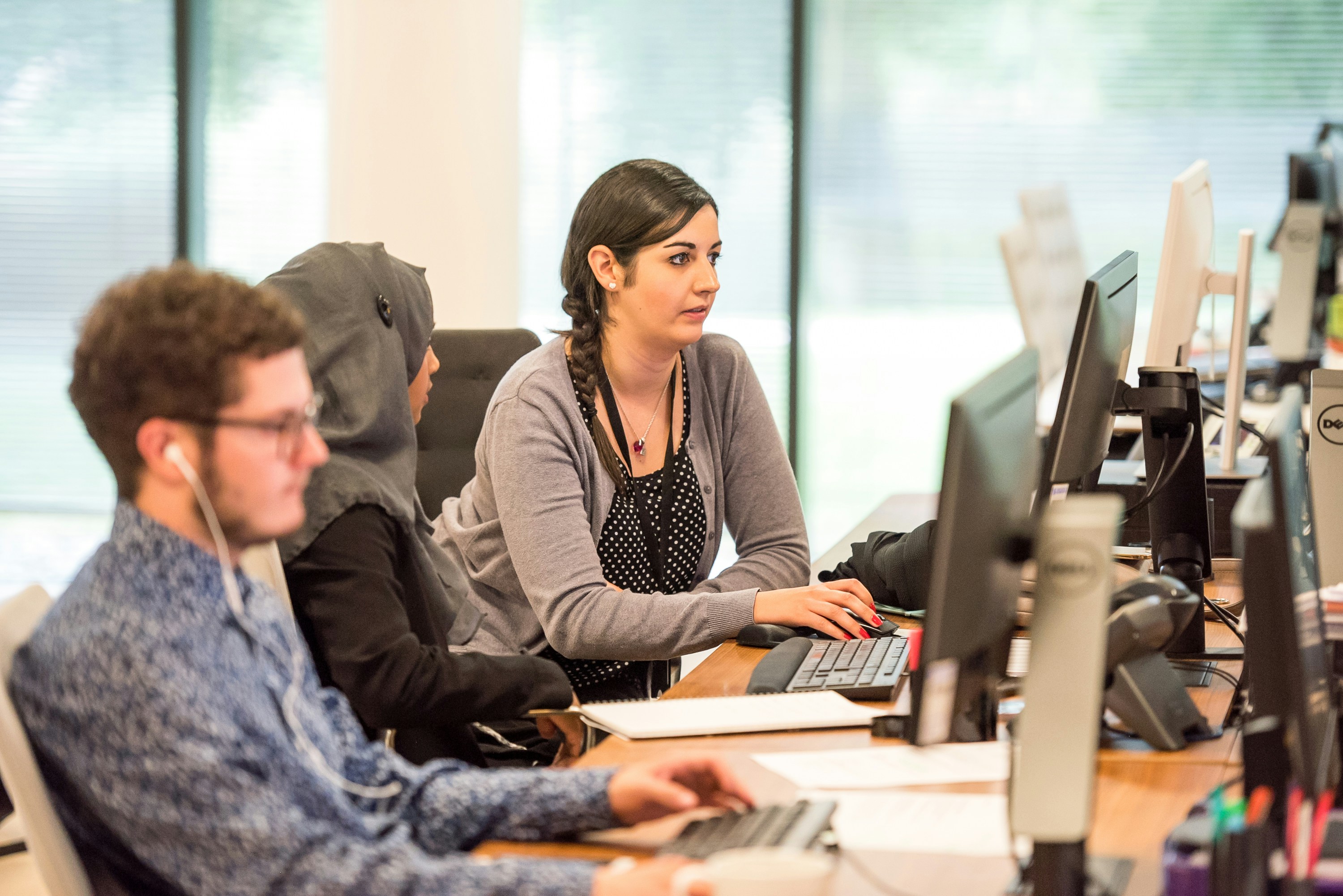 AI Voice Agents vs. Traditional Call Centers: Cost & Conversion Breakdown